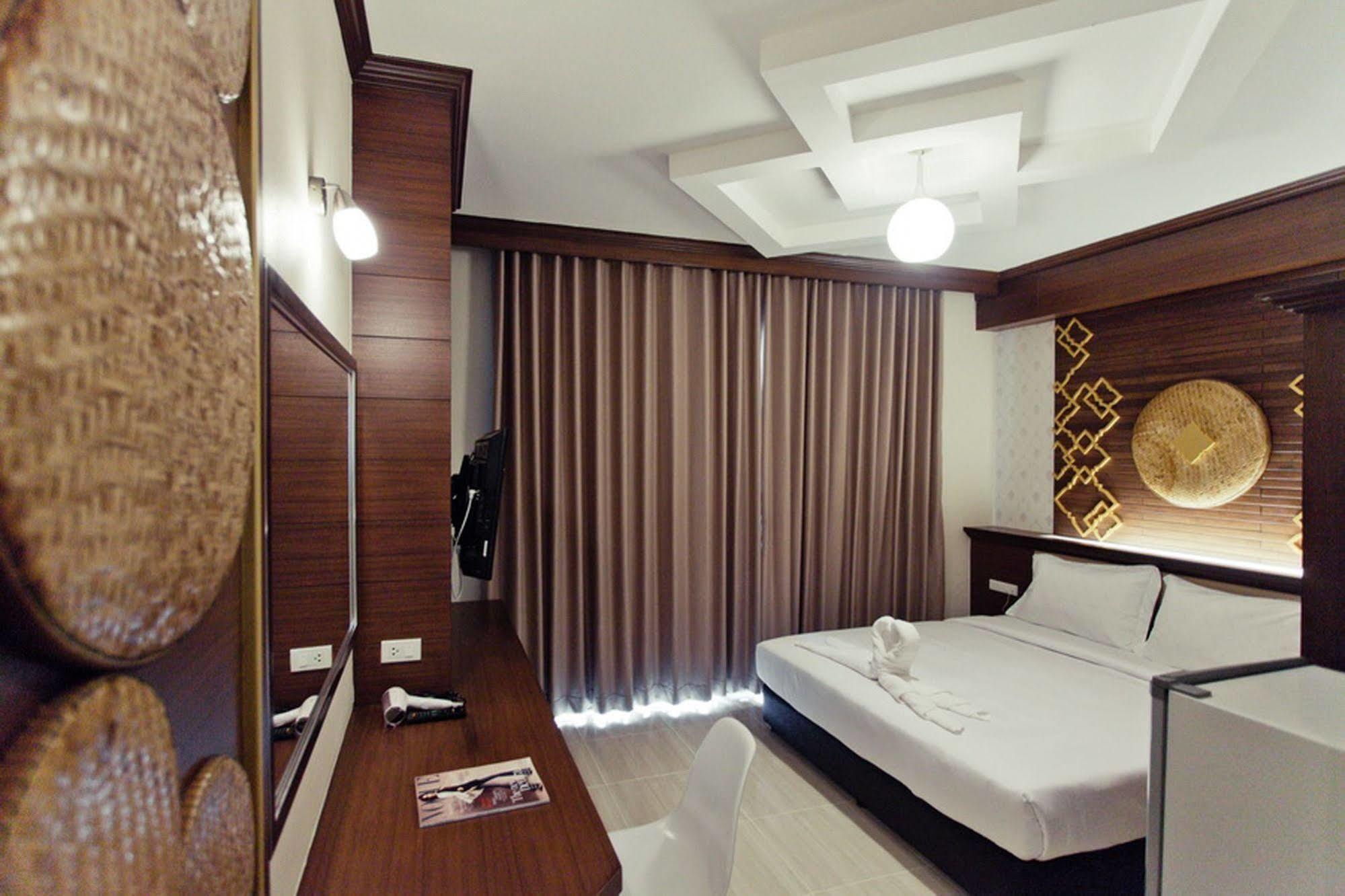 The Proud Hotel Ubon Ratchathani Exterior photo