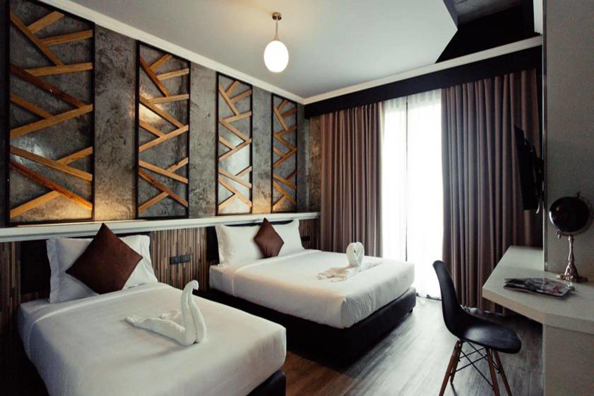 The Proud Hotel Ubon Ratchathani Exterior photo